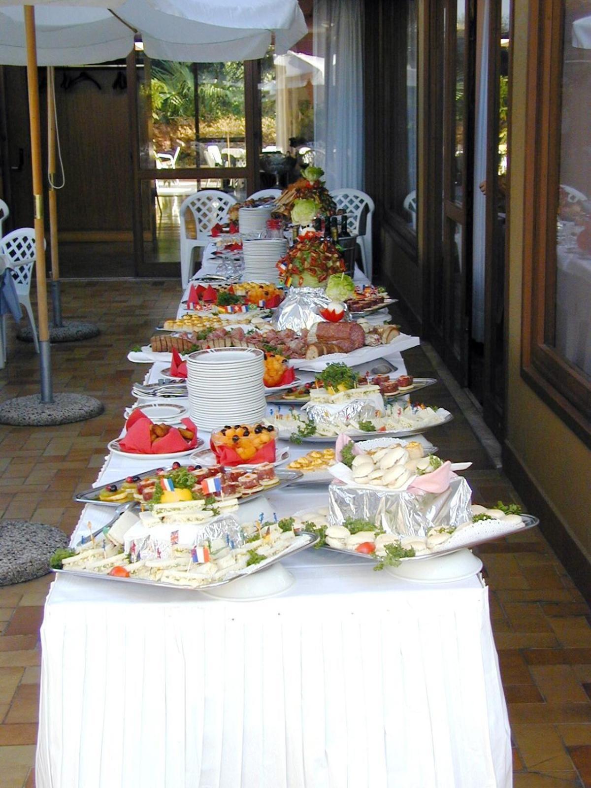 Aries Hotel Lesa Kültér fotó