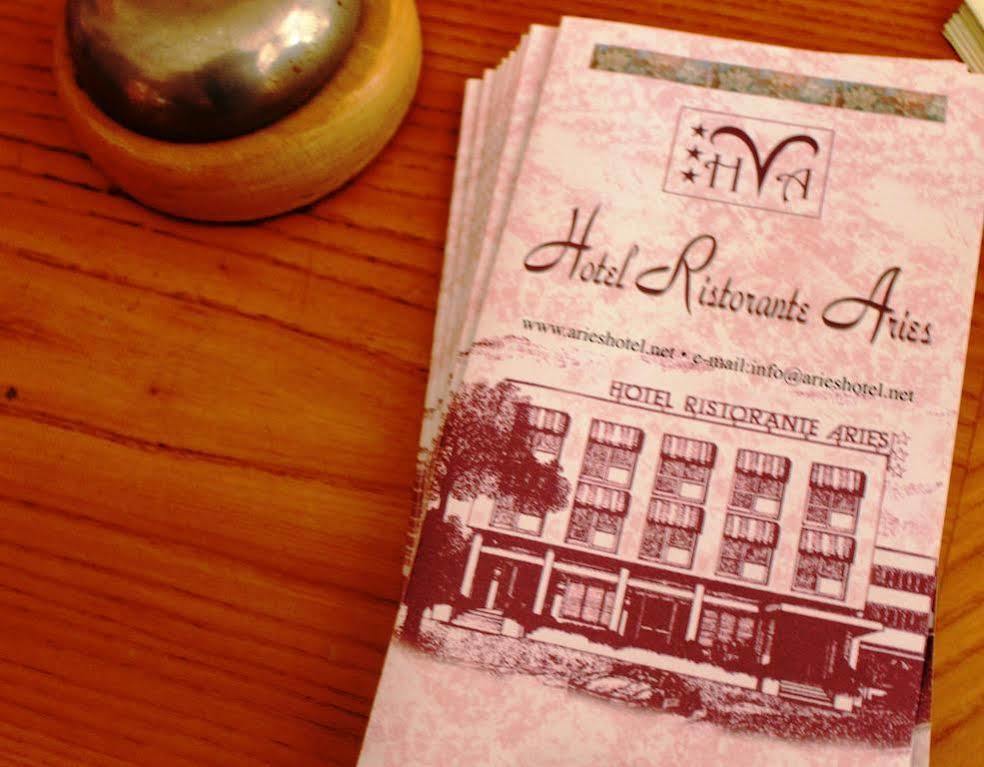 Aries Hotel Lesa Kültér fotó
